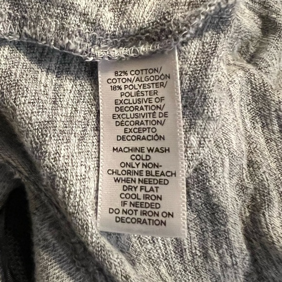 ⭐️ LOFT Black Bow Accent Top - Picture 6 of 7